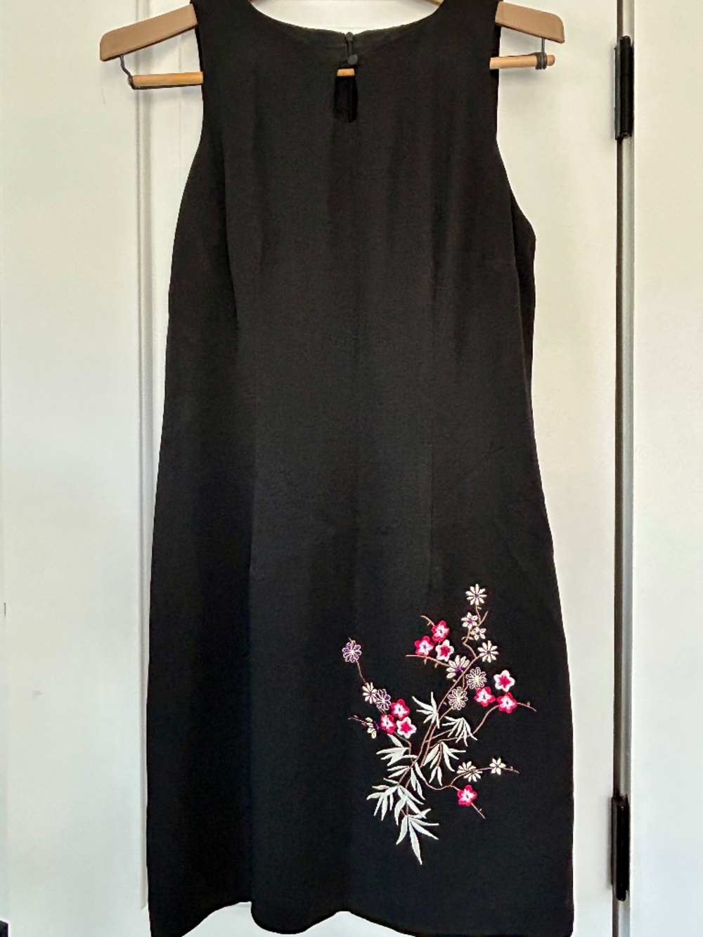 🌸 Vintage 90s Black Embroidered Shift Dress | Petite 8